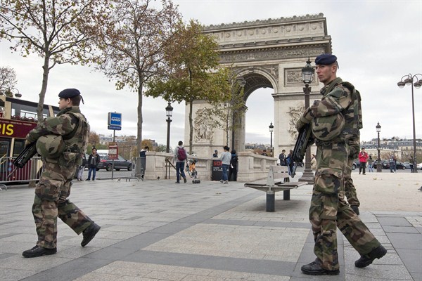 French soldiers patrol the Arc de Triomphe, Paris, Nov. 16, 2015 (AP photo by Peter Dejong).