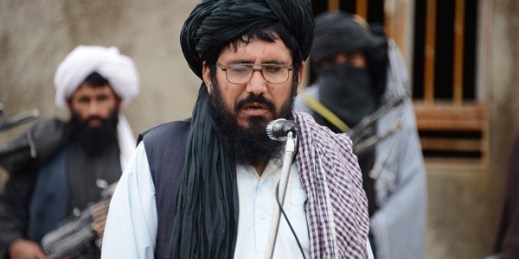 Mullah Mohammed Rasool, the newly-elected leader of a breakaway faction of the Taliban, speaks during a gathering, Farah province, Afghanistan, Nov. 3, 2015 (AP photo).