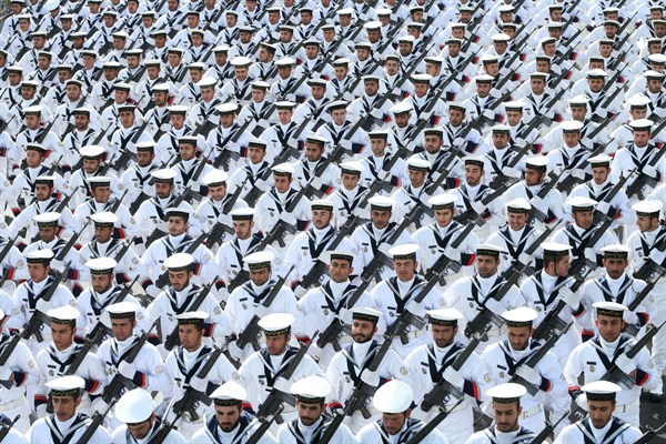 Iranian navy troops march in a parade marking National Army Day outside Tehran, Iran, April 18, 2015 (AP photo by Ebrahim Noroozi).