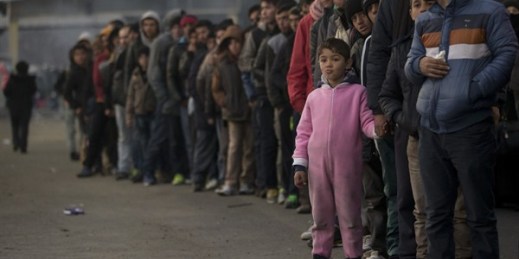 Migrants wait for food and water distribution as they wait to be allowed to cross to Austria, Sentilj, Slovenia, Nov. 5, 2015 (AP photo by Darko Bandic).