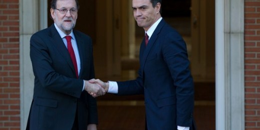 Spain's acting prime minister, Mariano Rajoy, left, with Socialist party leader Pedro Sanchez before a meeting at the Moncloa Palace, Madrid, Spain, Dec. 23, 2015 (AP photo by Paul White).
