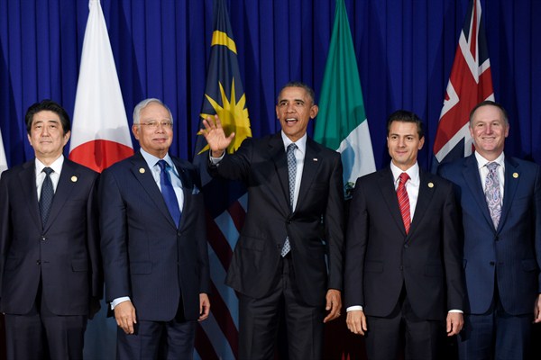 U.S. President Barack Obama and other leaders of the Trans-Pacific Partnership countries at the Asia-Pacific Economic Cooperation summit, Manila, Philippines, Nov. 18, 2015 (AP photo by Susan Walsh).