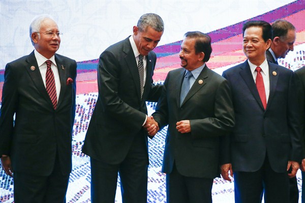 U.S. President Barack Obama with Brunei's Sultan Hassanal Bolkiah, during the 10th East Asia Summit at the 27th ASEAN Summit, Kuala Lumpur, Malaysia, Nov. 22, 2015 (AP photo by Vincent Thian).