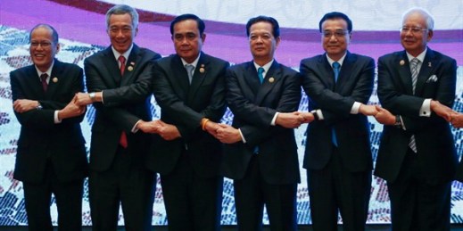 Thai Prime Minister Prayuth Chan-o-cha, Chinese Premier Li Keqiang and other leaders at the 10th China-ASEAN Summit, Kuala Lumpur, Malaysia, Nov. 21, 2015 (AP photo by Vincent Thian).