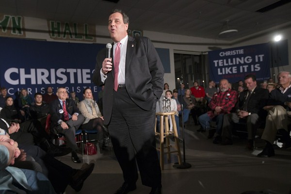 Republican presidential candidate and New Jersey Gov. Chris Christie during a campaign stop, Concord, N.H., Jan. 20, 2016 (AP photo by John Minchillo).