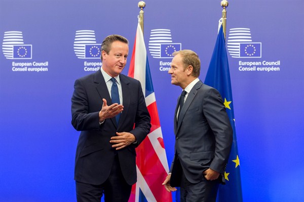 European Council President Donald Tusk welcomes British Prime Minister David Cameron at the EU Council building in Brussels, Sept. 24, 2015 (AP photo by Geert Vanden Wijngaert).