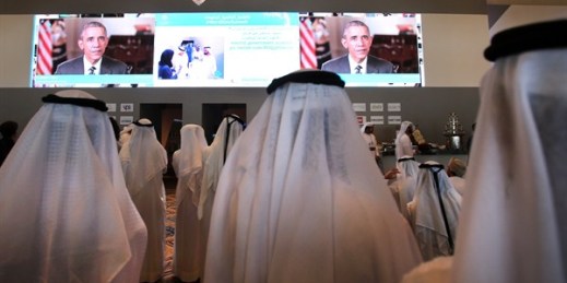Emirati officials watch U.S. President Barack Obama's address at the opening ceremony of the World Government Summit, Dubai, United Arab Emirates, Feb. 8, 2016 (AP photo by Kamran Jebreili).