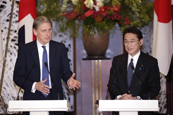 British Foreign Secretary Philip Hammond and Japanese Foreign Minister Fumio Kishida at a press conference, Tokyo, Jan. 8, 2016 (AP photo by Eugene Hoshiko).