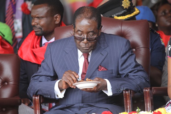 Zimbabwean President Robert Mugabe during celebrations for his 92nd birthday, Masvingo, Feb, 27, 2016 (AP photo by Tsvangirayi Mukwazhi).