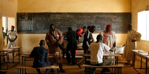 People inside a voting station prepare to cast their votes during elections in Niamey, Niger, Feb 21, 2016 (AP photo by Gael Cogne).