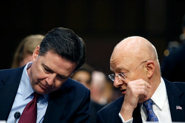 FBI Director James Comey and Director of the National Intelligence James Clapper at the Senate Intelligence Committee's hearing on worldwide threats, Washington, Feb. 9, 2016 (AP photo by Alex Brandon).