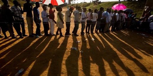 Ugandans queue to cast their votes, Kampala, Uganda Feb. 18, 2016 (AP photo by Ben Curtis).