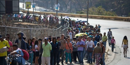 People wait in line to buy products at government-regulated prices, Caracas, Venezuela, Feb. 19, 2016 (AP photo by Ariana Cubillos).