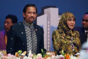 Brunei Sultan Hassanal Bolkiah and Queen Saleha attend the Gala Dinner at the 27th ASEAN Summit, Kuala Lumpur, Malaysia, Nov. 21, 2015 (AP photo by Vincent Thian).