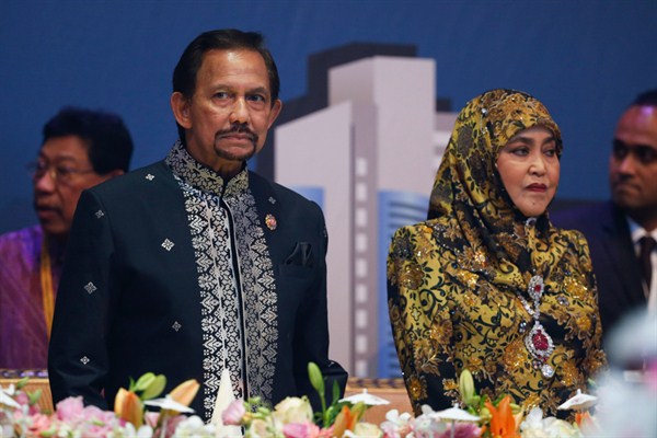 Brunei Sultan Hassanal Bolkiah and Queen Saleha attend the Gala Dinner at the 27th ASEAN Summit, Kuala Lumpur, Malaysia, Nov. 21, 2015 (AP photo by Vincent Thian).