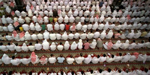 Saudi Shiites pray, Qatif, Saudi Arabia, March 26, 2008 (AP photo/STR).