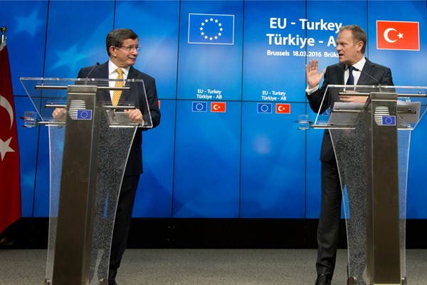 Turkish Prime Minister Ahmet Davutoglu and European Council President Donald Tusk during an EU summit, Brussels, Belgium, March 18, 2016 (AP photo by Virginia Mayo).