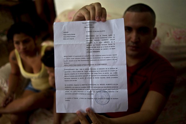 Cuban dissident Miguel Alberto Ulloa holding his prison release document, Havana, Cuba, Jan. 9, 2015 (AP photo by Ramon Espinosa).