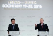 Russian President Vladimir Putin and Laos Prime Minister Thongloun Sisoulith at the ASEAN-Russia summit, Sochi, Russia, May 20, 2016 (AP photo by Alexander Zemlianichenko).