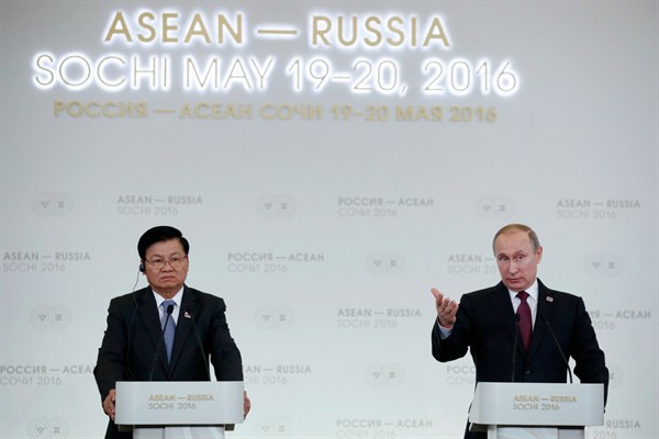 Russian President Vladimir Putin and Laos Prime Minister Thongloun Sisoulith at the ASEAN-Russia summit, Sochi, Russia, May 20, 2016 (AP photo by Alexander Zemlianichenko).