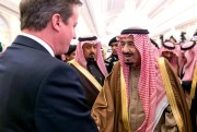 Saudi King Salman greets U.K. Prime Minister David Cameron, Riyadh, Saudi Arabia, Jan. 24, 2015 (AP photo via SPA).