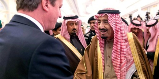 Saudi King Salman greets U.K. Prime Minister David Cameron, Riyadh, Saudi Arabia, Jan. 24, 2015 (AP photo via SPA).