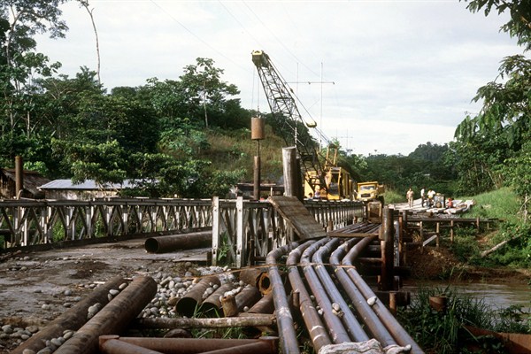 Pipelines running from an oil production site in eastern Ecuador, Dec. 3, 2012 (DPA photo by Erwin Patzelt via AP).