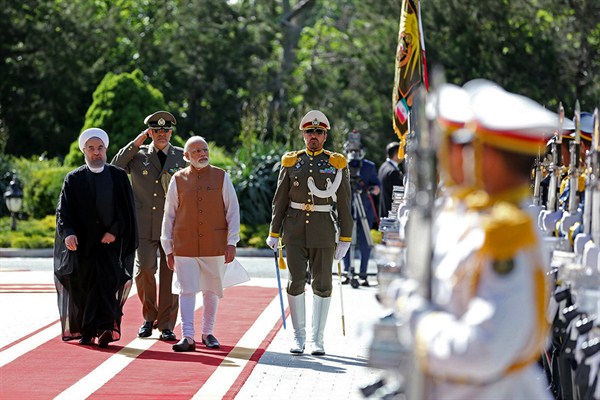 Indian Prime Minister Narendra Modi and Iranian President Hassan Rouhani during a welcoming ceremony at the Saadabad Palace, Tehran, May 23, 2016 (Iranian Presidency Office via AP).