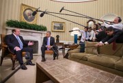 President Barack Obama and Pakistani Prime Minister Nawaz Sharif meet in the Oval Office, Washington, Oct. 22, 2015 (AP photo by Pablo Martinez Monsivais).