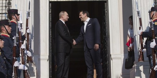 Greek Prime Minister Alexis Tsipras welcomes Russian President Vladimir Putin, Athens, Greece, May 27, 2016 (AP photo by Petros Giannakouris).
