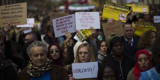 A demonstration in support of refugees and migrants entering Europe, Barcelona, Spain, March 19, 2016 (AP photo by Emilio Morenatti).
