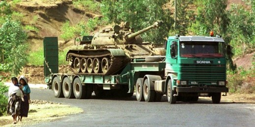An Ethiopian tank heads for the frontlines during the Ethiopian-Eritrean War, June 25, 1998 (AP photo by Sayyid Azim).