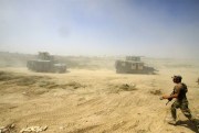 Iraqi security forces advance during the fight against Islamic State militants, Fallujah, Iraq, June 15, 2016 (AP photo by Anmar Khalil).