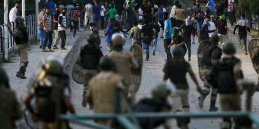 Indian paramilitary soldiers and Kashmiri protesters during clashes in Srinagar, Kashmir, July 25, 2016 (AP photo by Mukhtar Khan).