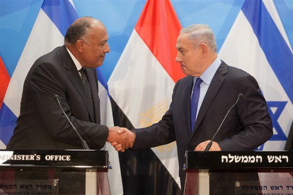 Israeli Prime Minister Benjamin Netanyahu with Egyptian foreign minister Sameh Shoukry, Jerusalem, July 10, 2016. (AP photo by Dan Balilty).