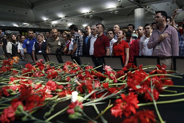 Family members, colleagues and friends of the victims of the terrorist attack gather for a memorial ceremony at the Ataturk Airport, Istanbul, June 30, 2016 (AP photo by Emrah Gurel).