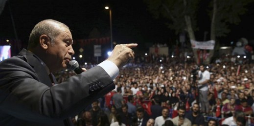 Turkish President Recep Tayyip Erdogan addresses his supporters gathered in front of his residence, Istanbul, July 19, 2016 (AP photo by Kayhan Ozer).