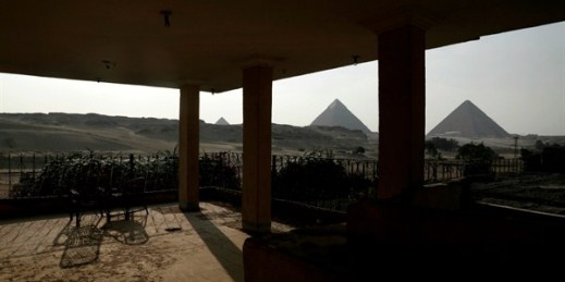 A coffee shop that ran out of business near the Giza Pyramids, Egypt, Aug. 8, 2016 (AP photo by Nariman El-Mofty).