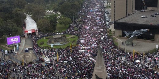 Thousands of people march against domestic violence, Lima, Peru, Aug. 13, 2016 (AP photo by Rodrigo Abd).