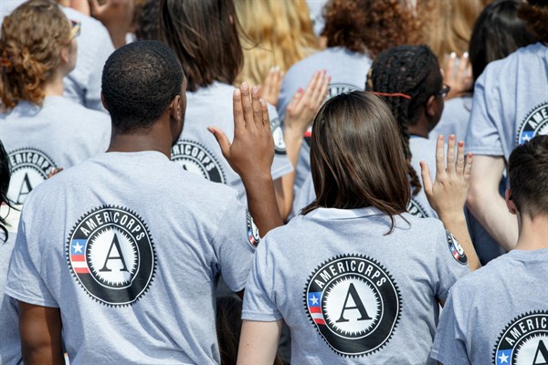 New AmeriCorps volunteers are sworn in during a ceremony at the White House, Washington D.C, Sept. 12, 2014 (AP photo by J. Scott Applewhite).