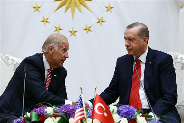 U.S. Vice President Joe Biden and Turkish President Recep Tayyip Erdogan shake hands after a meeting, Ankara, Turkey, Aug. 24, 2016 (AP photo by Kayhan Ozer).