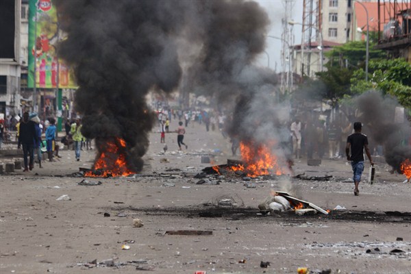 Burning debris during election protests, Kinshasa, Democratic Republic of Congo, Sept. 19, 2016 (AP photo by John Bompengo).
