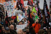 Demonstrators protest against the Transatlantic Trade and Investment Partnership, TTIP, and the Comprehensive Economic and Trade Agreement, CETA, Hannover, Germany, April 23, 2016 (AP photo by Markus Schreiber).