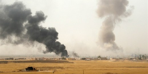 A military operation against the Islamic State by Kurdish peshmerga west of the oil-rich city of Kirkuk, Iraq, Sept. 30, 2015 (AP photo).