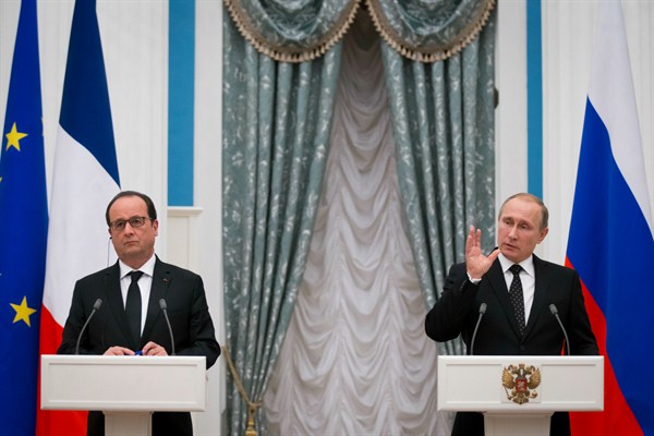 Russian President Vladimir Putin and French President Francois Hollande during a news conference, Moscow, Russia, Nov. 26, 2015 (AP photo by Alexander Zemlianichenko).