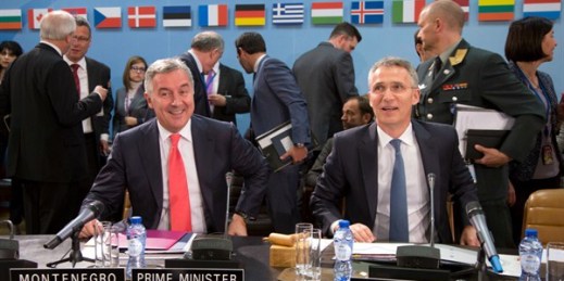 Montenegro's prime minister, Milo Dukanovic, left, and NATO's secretary-general, Jens Stoltenberg, right, at NATO headquarters, Brussels, May 19, 2016 (AP photo by Virginia Mayo).