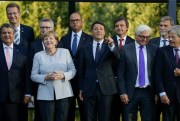 Italian Prime Minister Matteo Renzi flanked by German Chancellor Angela Merkel after a bilateral meeting, Maranello, Italy, Aug. 31, 2016 (AP photo by Luca Bruno).