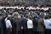 Uzbek men gather to pay their last respects during the funeral of President Islam Karimov, Samarkand, Uzbekistan, Sept. 3, 2016 (AP photo).