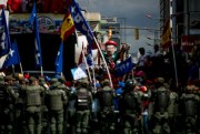 An inflatable figure in the likeness of late president Hugo Chavez is carried at a demonstration in favor of Venezuela's president Nicolas Maduro, Caracas, Venezuela, Nov, 1 , 2016 (AP photo by Alejandro Cegarra).