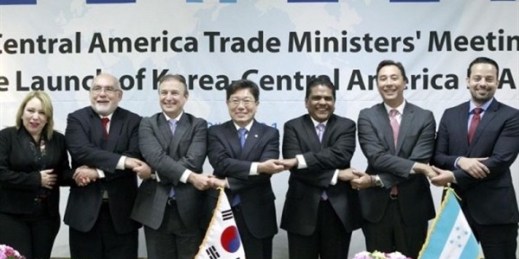 Trade representatives from South Korea, Guatemala, El Salvador, Costa Rica, Nicaragua, Honduras and Panama at a meeting, Houston, Tx., June 18, 2015 (Photo from the South Korean Ministry of Trade, Industry and Energy).
